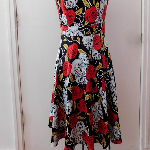 Retro Skull&Roses Dress - Picture 5 of 11
